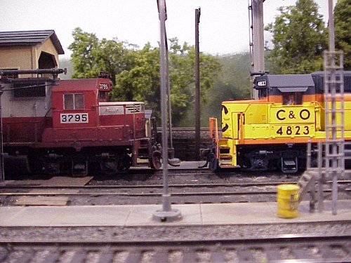 A C&O/Chessie unit prepares to tie up to another unit, still wearing its pre-merger
Western Maryland 